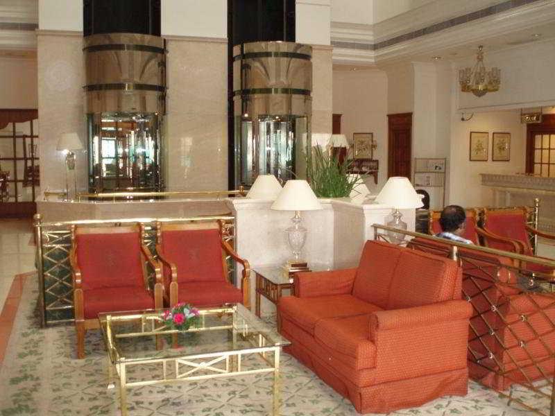 Hotel Abad Atrium Kochi Esterno foto