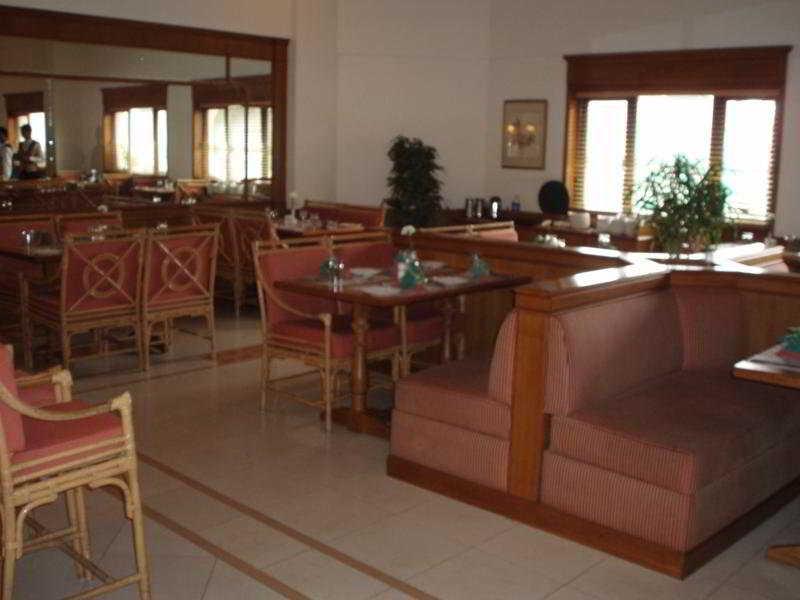 Hotel Abad Atrium Kochi Esterno foto